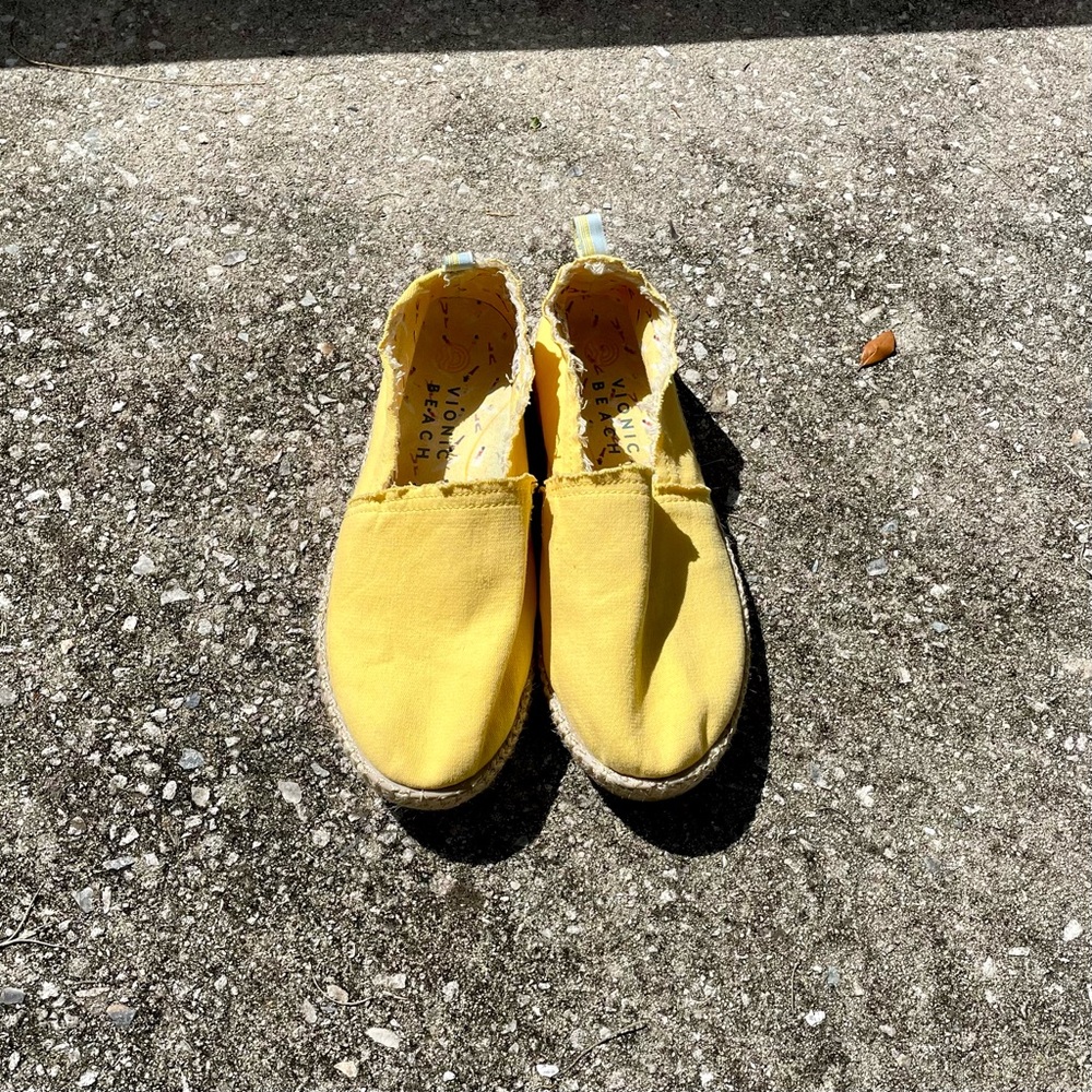 VIONIC Beach Laguna Espadrilles - Canvas Slip-On Loafers - Size 8 - Sun (Yellow)